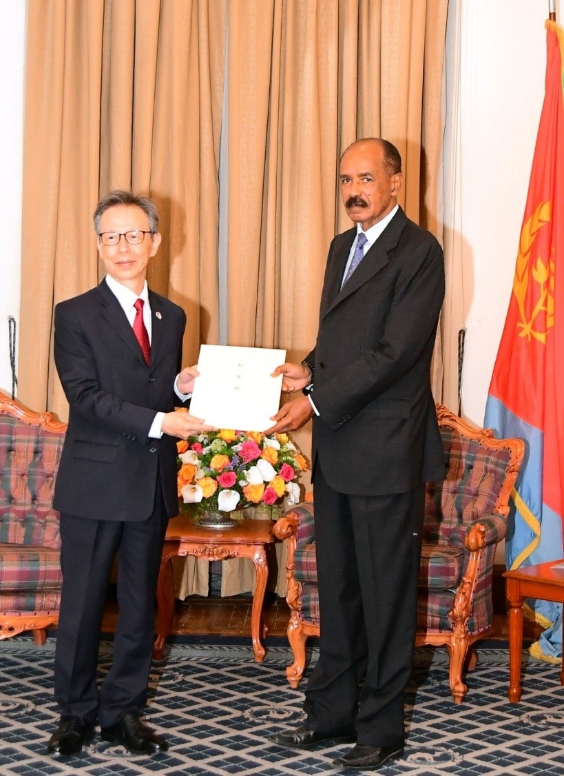 Ambassador MATSUO Presents Credentials to H.E. President Mr. Isaias Afwerki 